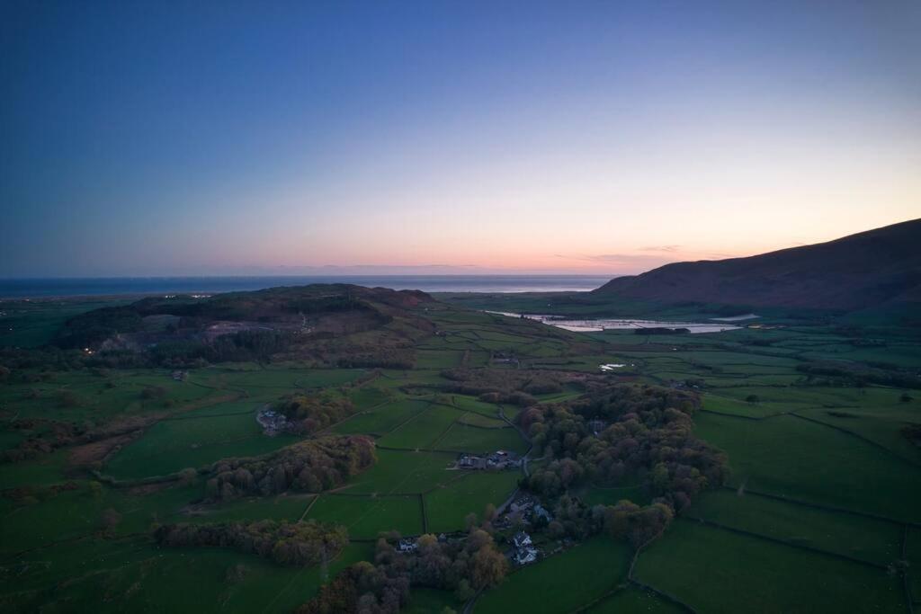 Luxurious Cottage With Hot Tub, Lake District Duddon Ngoại thất bức ảnh